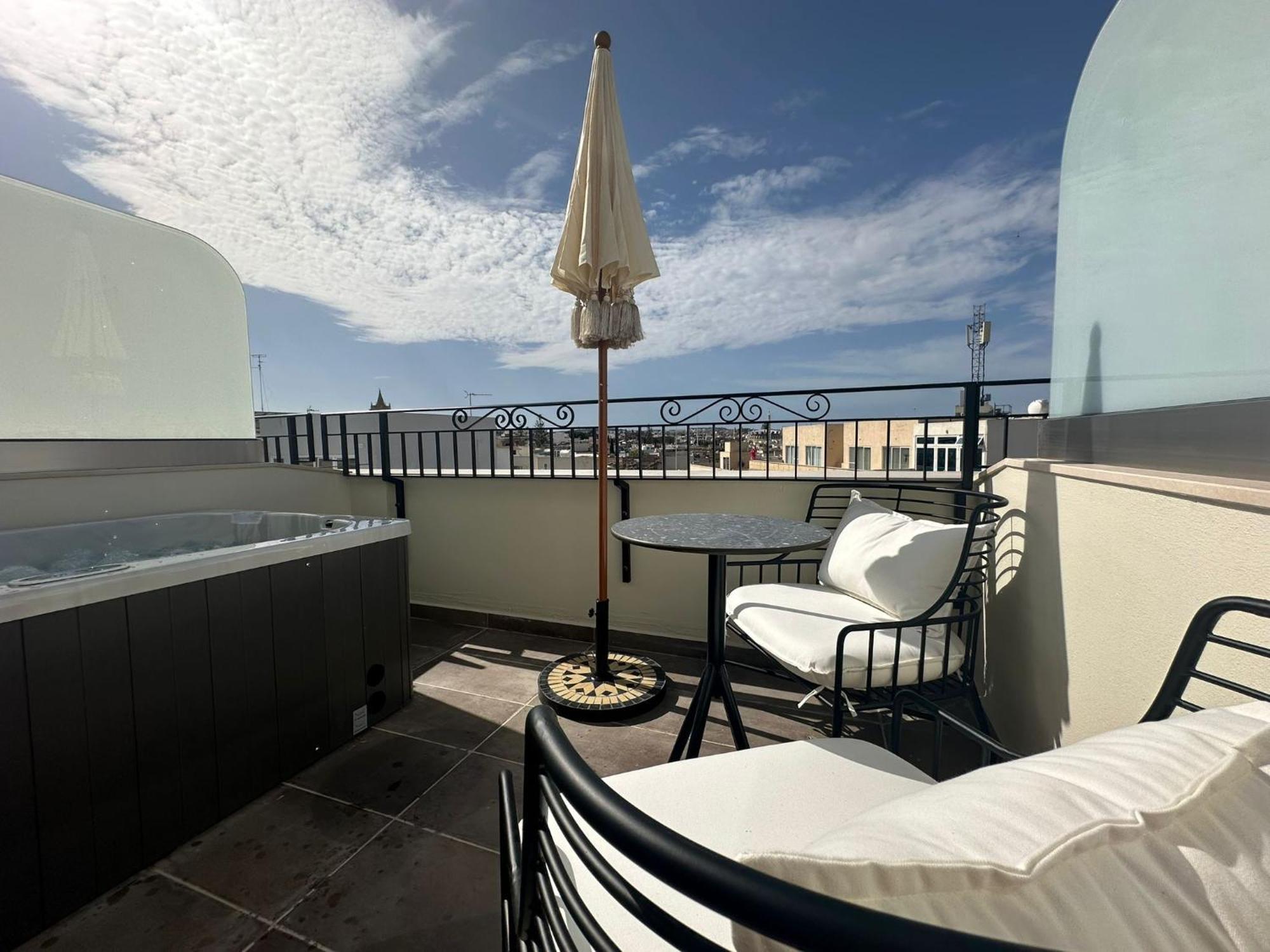 Royale Sainte Helene Boutique Hotel Біркіркара Екстер'єр фото