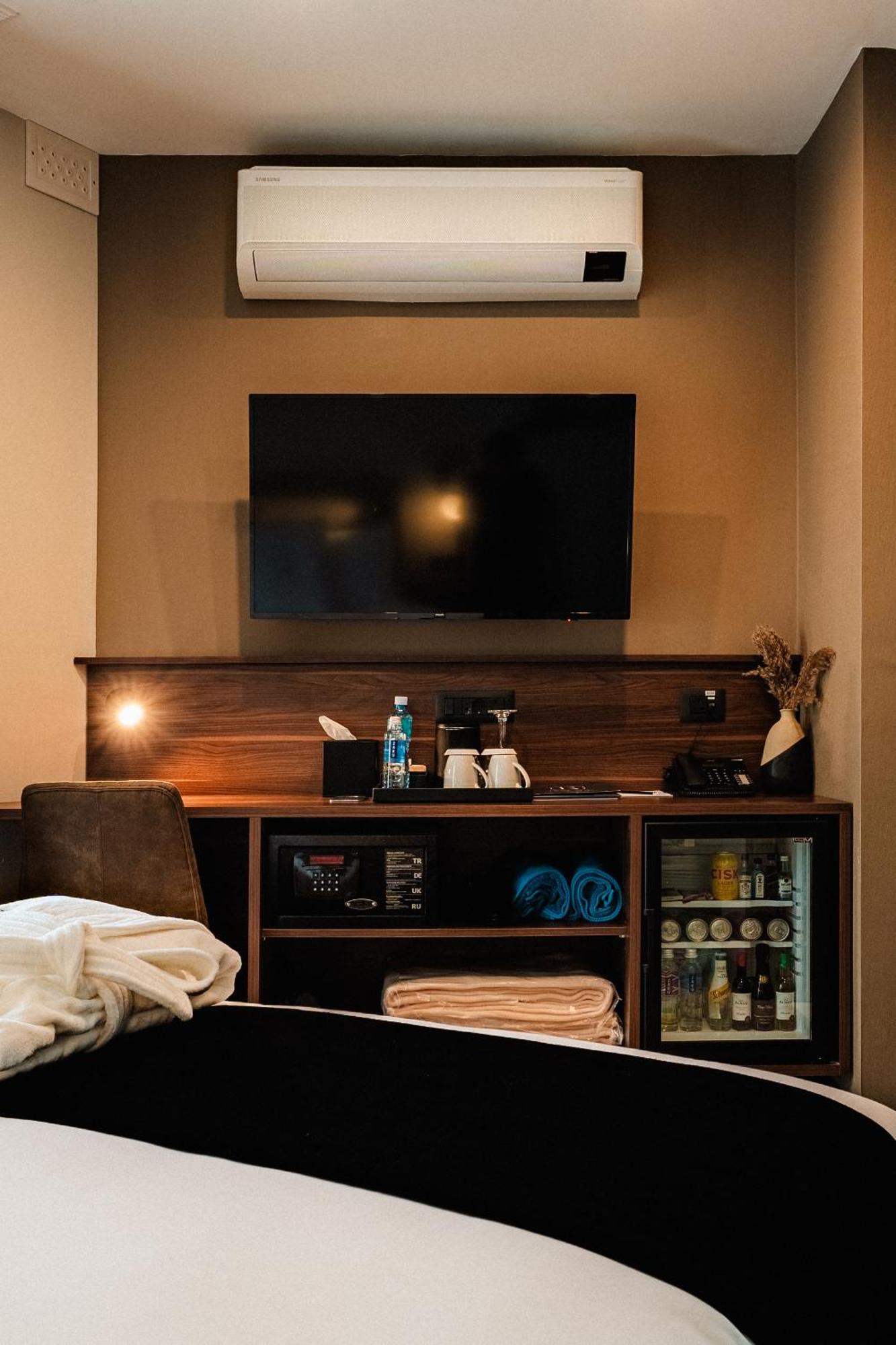 Royale Sainte Helene Boutique Hotel Біркіркара Екстер'єр фото